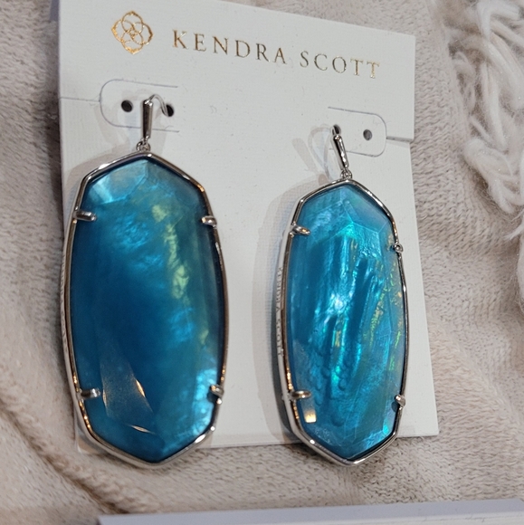 NWT KENDRA SCOTT PEACOCK BLUE ILLUSION NECKLACE EARRING SET - Picture 3 of 9